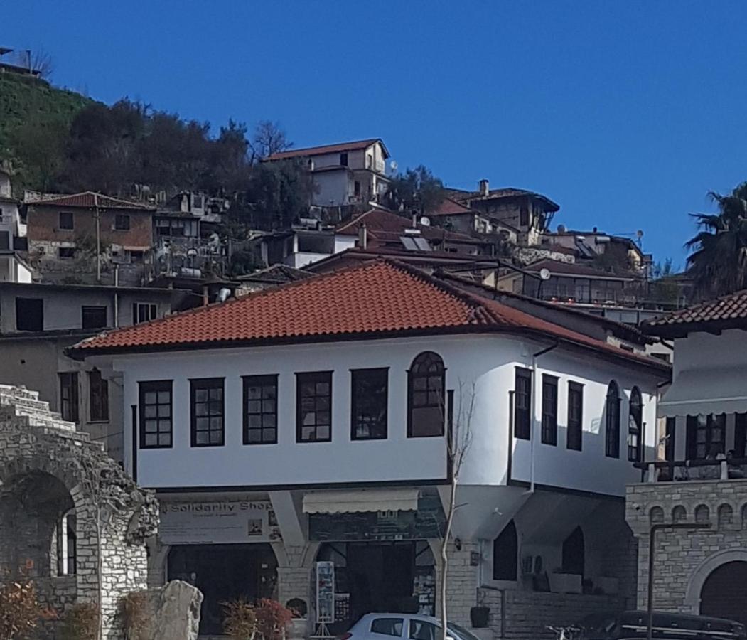 White Villa 培拉特 外观 照片